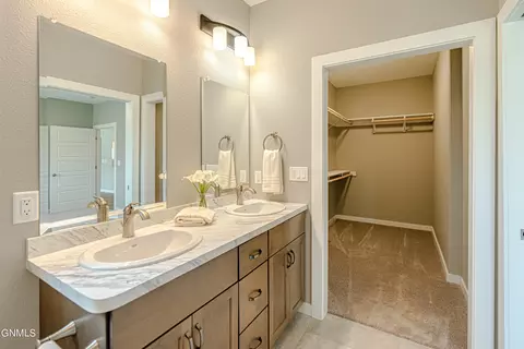 Bath - 211 Colt Loop, Bismarck, ND 58503 photo 8 of 9