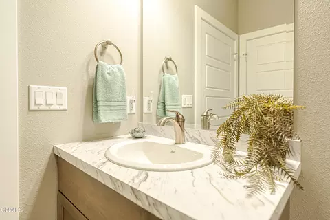 Bath - 211 Colt Loop, Bismarck, ND 58503 photo 4 of 9