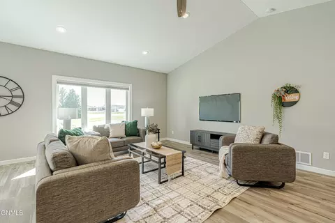 Living - 211 Colt Loop, Bismarck, ND 58503 photo 4 of 7