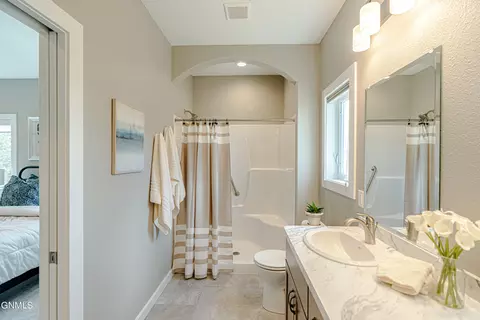 Bath - 211 Colt Loop, Bismarck, ND 58503 photo 7 of 9