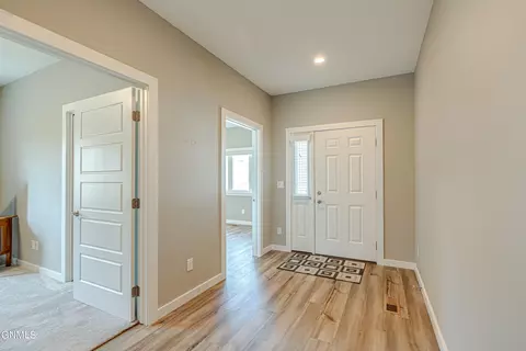 Entry Way - 211 Colt Loop, Bismarck, ND 58503 photo 4 of 4