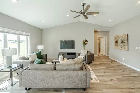 Living - 211 Colt Loop, Bismarck, ND 58503 photo 7 of 7