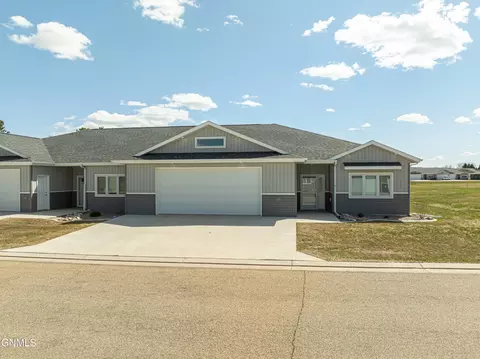 211 Colt Loop, Bismarck, ND 58503