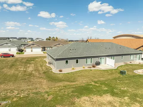 Exterior - 211 Colt Loop, Bismarck, ND 58503 photo 23 of 25