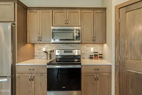 Kitchen - 211 Colt Loop, Bismarck, ND 58503 photo 9 of 11