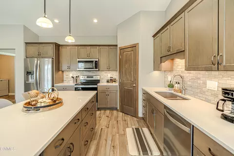 Kitchen - 211 Colt Loop, Bismarck, ND 58503 photo 5 of 11
