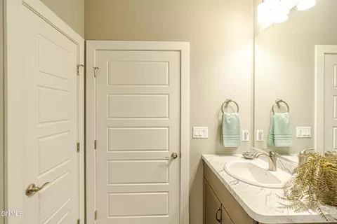 Bath - 211 Colt Loop, Bismarck, ND 58503 photo 3 of 9