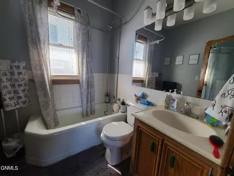 Bath - 709 3rd St NW, Mandan, ND 58554 photo 1 of 3
