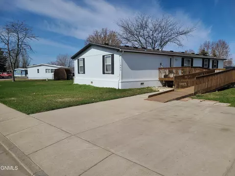 1645 Pennsylvania Ave, Bismarck, ND 58504
