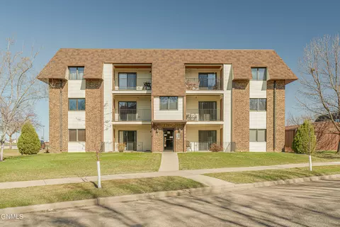 2705 Gateway Ave, Bismarck, ND 58503