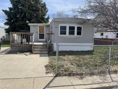 115 Coyote St W, Mandan, ND 58554