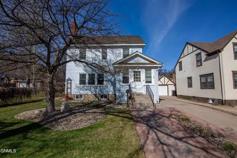 612 N Mandan St, Bismarck, ND 58501