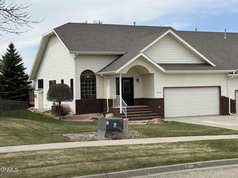3110 Daytona Dr, Bismarck, ND 58503