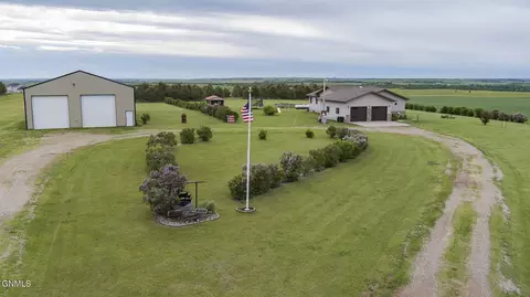 654 51st Ave SW, Hazen, ND 58545