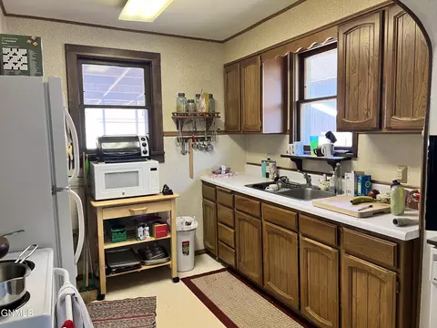518 W Broadway, Williston, ND 58801 photo 5
