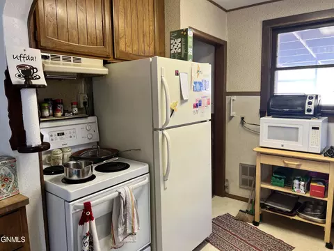 518 W Broadway, Williston, ND 58801 photo 4