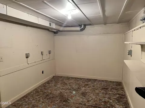 518 W Broadway, Williston, ND 58801 photo 9