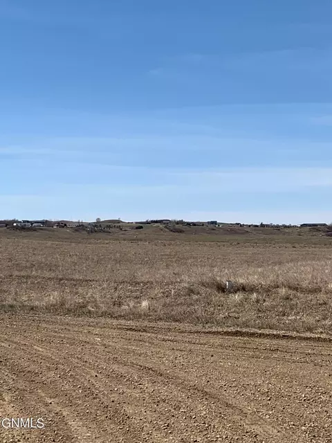 001 Labrador Dr, Mandan, ND 58554