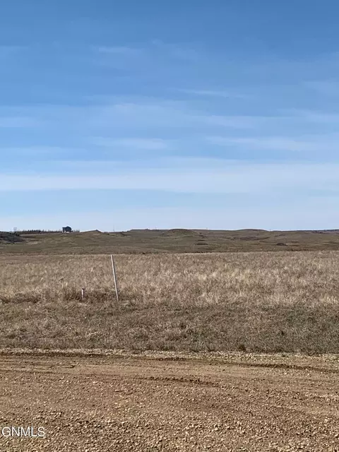 003 Labrador Dr, Mandan, ND 58554 photo 2