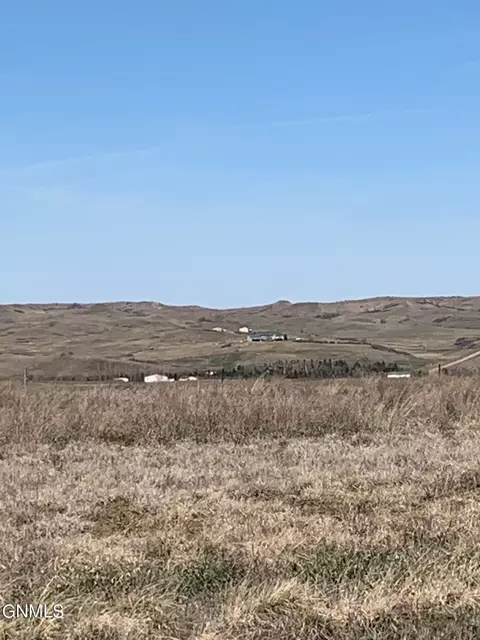 008 Labrador Dr, Mandan, ND 58554