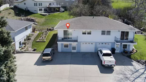2107 Boulevard Ave E, Bismarck, ND 58501 photo 2