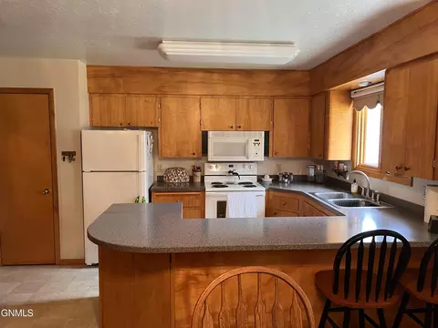 Kitchen - 1733 9th St, Bismarck, ND 58501 photo 2 of 2