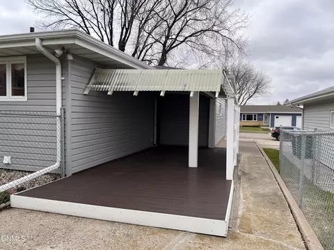 Exterior - 1733 9th St, Bismarck, ND 58501 photo 3 of 4