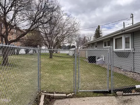 Exterior - 1733 9th St, Bismarck, ND 58501 photo 4 of 4