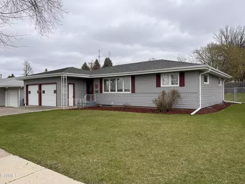 Exterior - 1733 9th St, Bismarck, ND 58501 photo 2 of 4