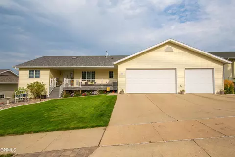 1712 14th Ave SE, Mandan, ND 58554