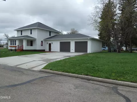 120 6th St NW, Linton, ND 58552