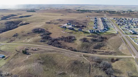 8 Th Ave SW, Mandan, ND 58554
