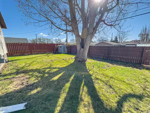 Exterior - 1912 9th Ave W, Williston, ND 58801 photo 4 of 5