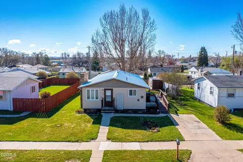 1912 9th Ave W, Williston, ND 58801