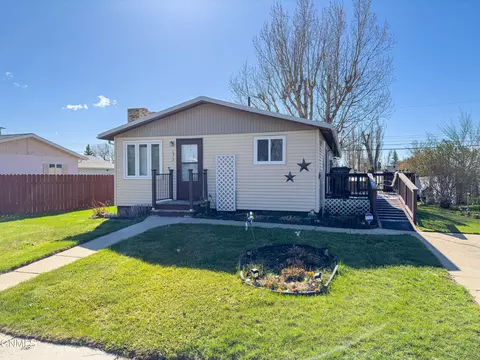 Exterior - 1912 9th Ave W, Williston, ND 58801 photo 2 of 5