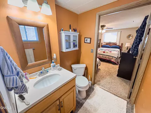 Bath - 1912 9th Ave W, Williston, ND 58801 photo 4 of 4