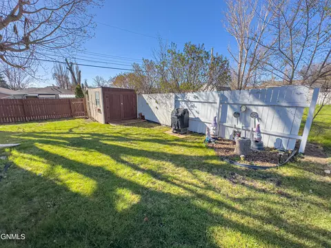 Exterior - 1912 9th Ave W, Williston, ND 58801 photo 3 of 5