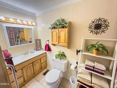 Bath - 1912 9th Ave W, Williston, ND 58801 photo 1 of 4
