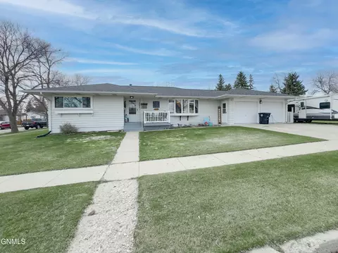 402 Torning St N, Tioga, ND 58852