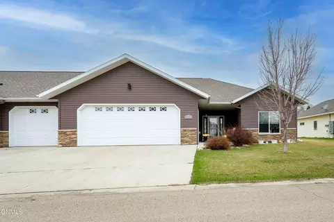 513 Legacy Ln NE, Valley City, ND 58072
