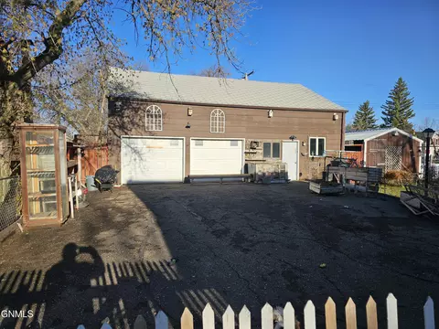 307 Robinson St, Grenora, ND 58845 photo 4