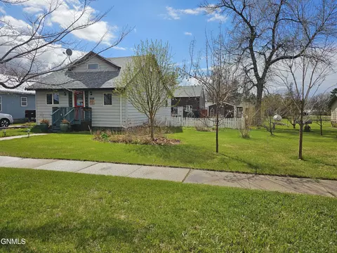 307 Robinson St, Grenora, ND 58845 photo 3