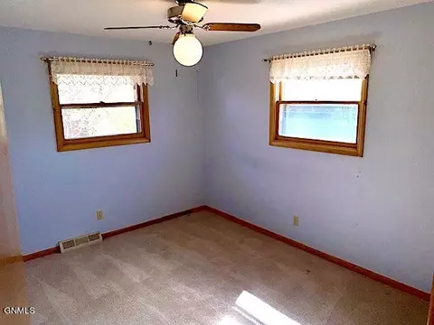 Bedroom - 315 E Capitol Ave, Bismarck, ND 58501 photo 2 of 2