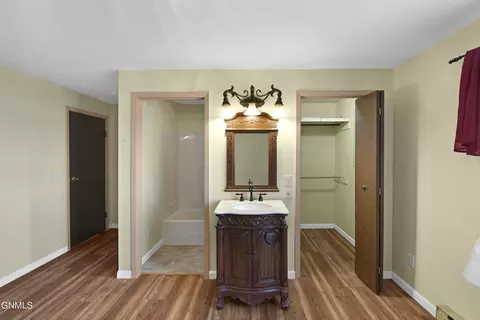 Bath - 4673 119th Rd NW, Epping, ND 58843 photo 1 of 4