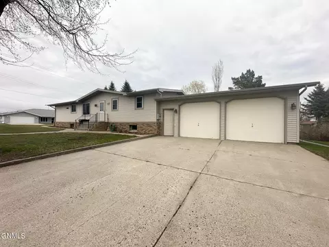 622 2nd Ave NW, Hazen, ND 58545