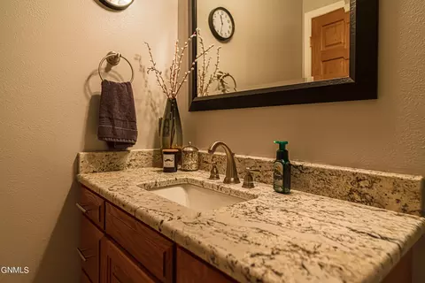 Bath - 843 Munich Dr, Bismarck, ND 58504 photo 12 of 19