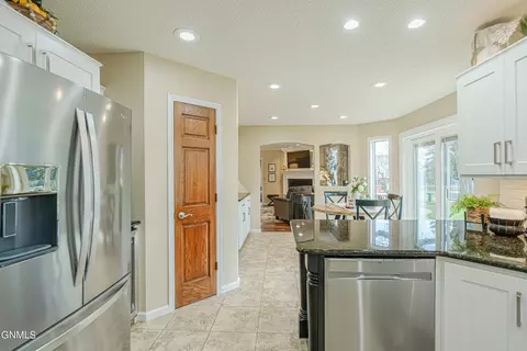 Kitchen - 843 Munich Dr, Bismarck, ND 58504 photo 7 of 9