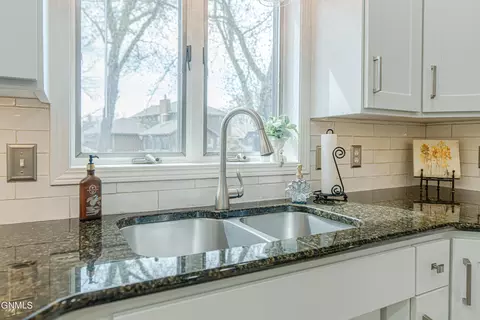Kitchen - 843 Munich Dr, Bismarck, ND 58504 photo 6 of 9