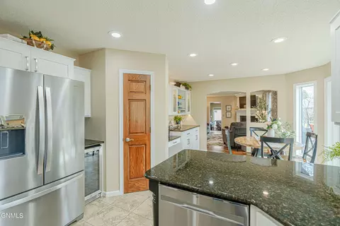 Kitchen - 843 Munich Dr, Bismarck, ND 58504 photo 9 of 9