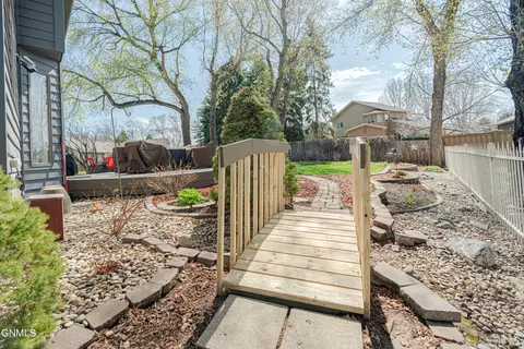 Exterior - 843 Munich Dr, Bismarck, ND 58504 photo 10 of 13